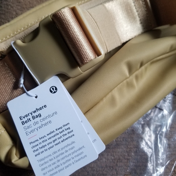 Lululemon Everywhere Belt Bag - Picture 10 of 10